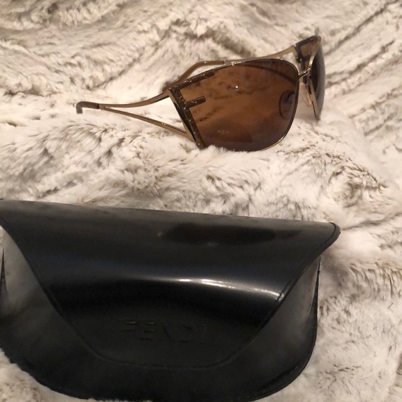 Fendi Sunglasses With Case - Picture 1 of 4